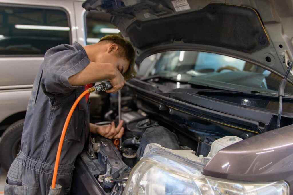 車検整備中の写真です